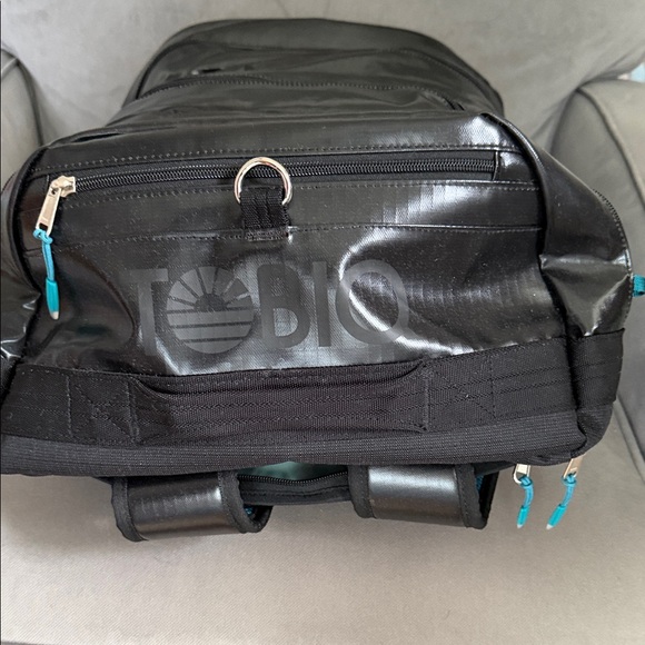 Sleek Vik 30L Hybrid Duffel Bag - Picture 6 of 7